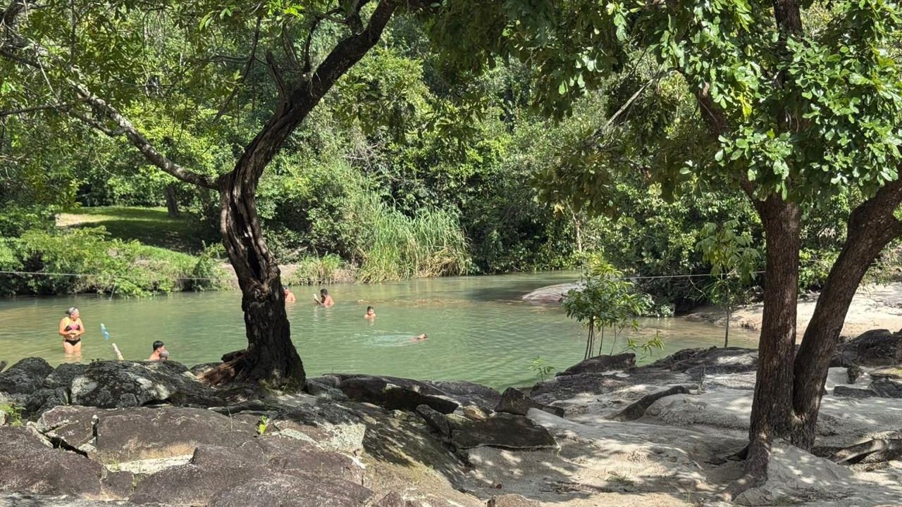 Caminhada leve em trilha no cerrado com guia